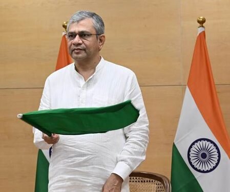 Minister Ashwini Vaishnaw flags off first direct Ramnagar-Dehradun Express train