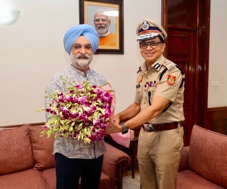 New Delhi Police chief calls on L-G TS Sandhu at Lok Niwas