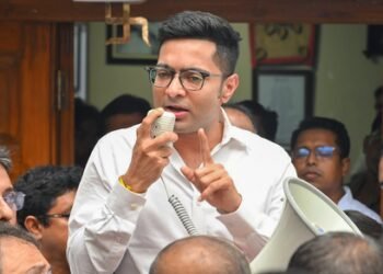 Abhishek urges Mamata Banerjee to shut doors on TMC rebels forever