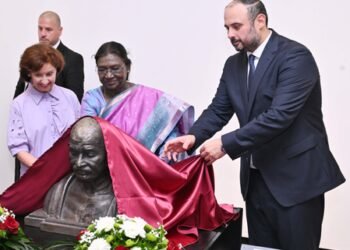 President Murmu, North Macedonia counterpart unveil Mahatma Gandhi’s bust at Skopje Museum