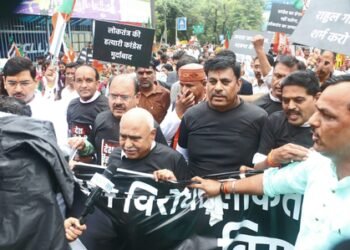BJP lays siege to MP Cong HQs over Gandhi’s protest in Delhi; Congress also holds demonstrations across state