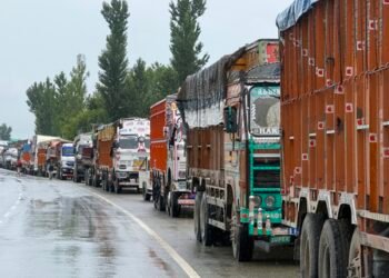 Jammu-Srinagar highway closed for 2nd consecutive day, all Yatras in J&K suspended for 6th day