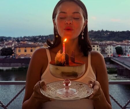 Selena Gomez pens thank you note for b’day: Every day I get to create because of all of you