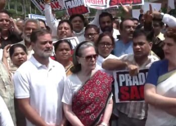 Oppn protests on Parliament premises, reiterates demand for Pradhan’s resignation
