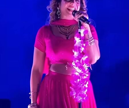 Jasmine Sandlas calls her dancers and band her ‘backbone’, fans her ‘earth angels’