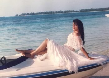 Raveena Tandon celebrates 31 years of ‘Zamaana Deewana’ co-starring SRK