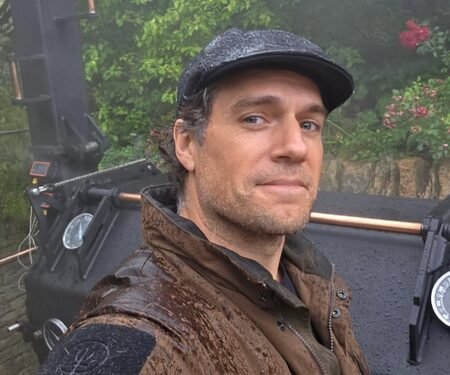 Henry Cavill swaps Superman’s cape for apron as he serves up BBQ feast