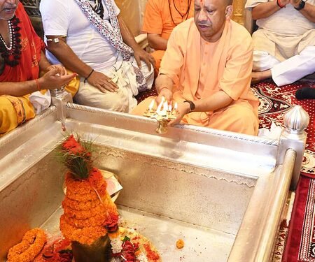 CM Yogi offers prayers at Kashi Vishwanath temple on first day of Sawan
