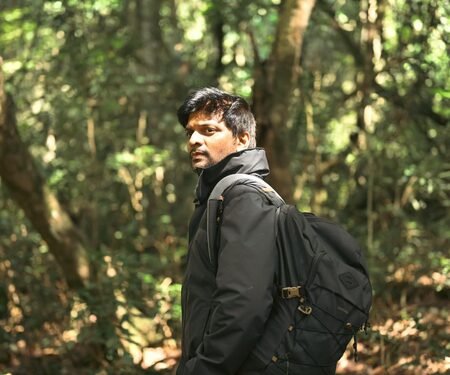 ‘Photographer’ makers release lyrical video of intense track ‘Maayangal Maayangal’ from film!