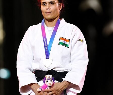 MP CM Mohan Yadav congratulates Yamini Maurya on Commonwealth Games silver