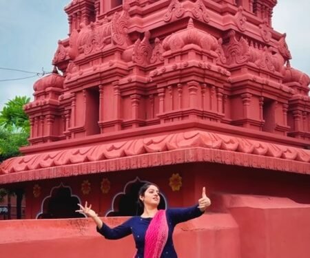Deepika Singh performs an impromptu dance in Bhartari Gufa