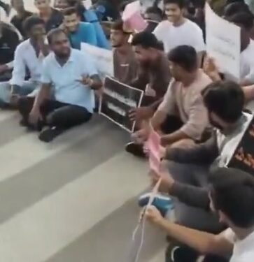 Job aspirants stage flash protest in Hyderabad, demand 20,000 police jobs