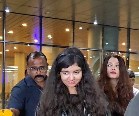 Aishwarya Rai Bachchan, Aaradhya greet airport staff with ‘Namaste’ as they return from US trip