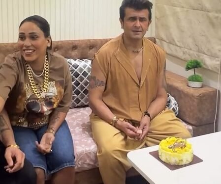 Afsana Khan gets emotional as Sonu Nigam reveals she is the ‘first person ever cut his birthday cake’
