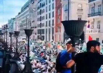 Kashmiri diaspora protests outside Pakistani Consulate in UK over killings of PoK protesters