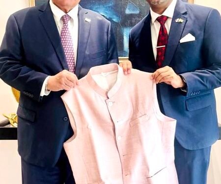 Indian Ambassador meets President of Panama, discusses ideas to boost relationship