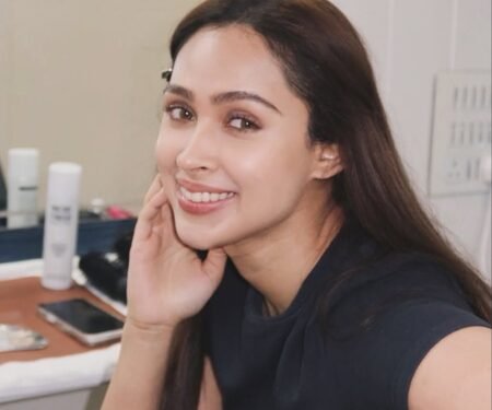Pashmina Roshan shares glimpses from her sets of her film opposite Tiger Shroff