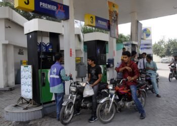 Pakistan: Petroleum dealers announce closure of petrol pumps from August 15
