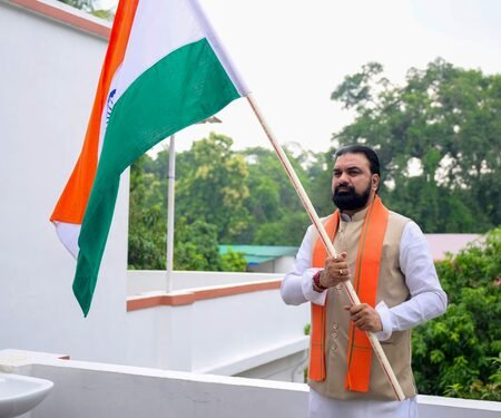 Bihar CM joins Tiranga Yatra in Munger’s Haveli Kharagpur