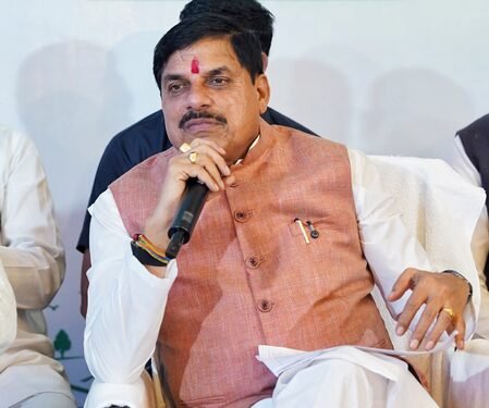 MP CM reviews healthcare services in Barwani during Jan Vishwas Abhiyan