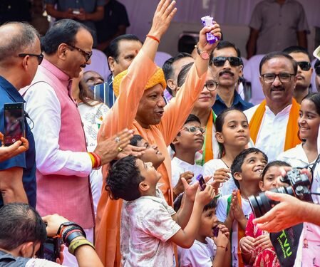 80th I-Day celebrated with grandeur, dignity in Lucknow; glimpse of ‘Ek Bharat-Shreshtha Bharat’ witnessed