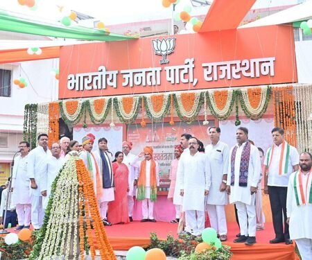 Raj BJP chief apologises after wrong Vande Mataram tune played at I-Day event