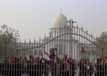 Bangladesh: Rights group decries ‘arbitrary’ arrest of 15 lawyers over Bangabandhu death anniversary gathering