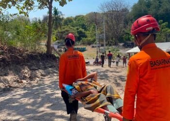 Death toll from Indonesia’s 7.7-magnitude quake rises to 54