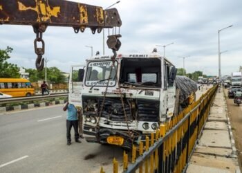 8 killed, 23 injured as pickup van carrying labourers collides with truck in MP
