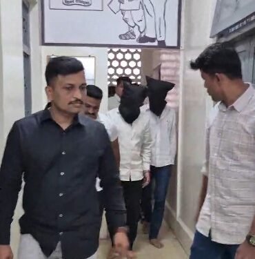 Two held with stolen foreign liquor worth Rs 27,000 in Pune