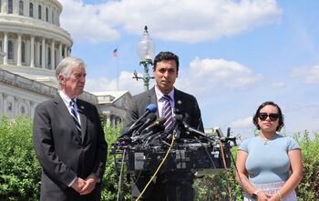 Indian-American lawmaker seeks FBI probe after ICE agent points gun at US citizen