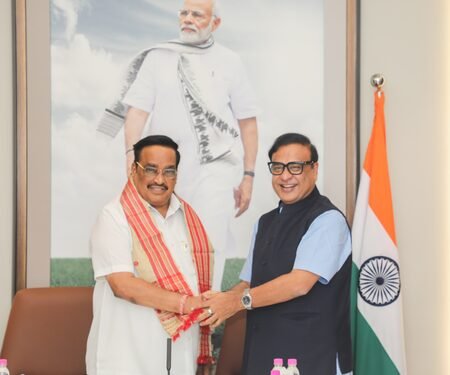 Assam CM meets C.R. Paatil, discusses water infrastructure