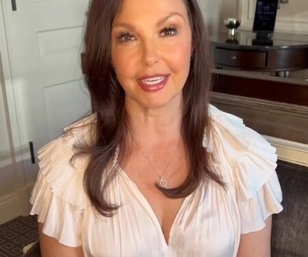 Ashley Judd recollects Elvis Presley casting a spell on the mic