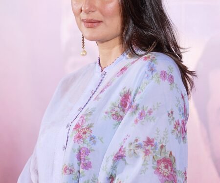 Kareena Kapoor reacts to pregnancy rumours; Shares the real reason behind that paunch