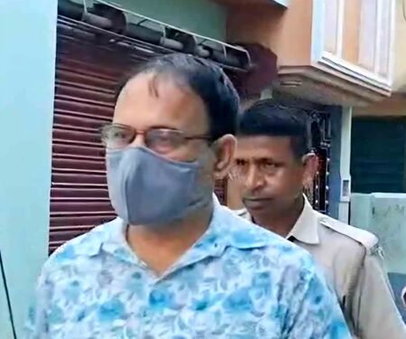 Bengal: Police raid Prabir Das’s in‑laws’ house, seize black bag