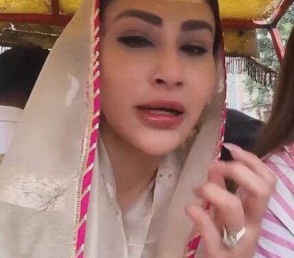 Mouni Roy offers prayers at Kashi Vishwanath during Sawan