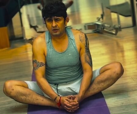 Sonu Nigam resumes his fitness journey with yoga after surgery
