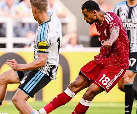 Manchester City, Liverpool snatch points through late goals in Premier League