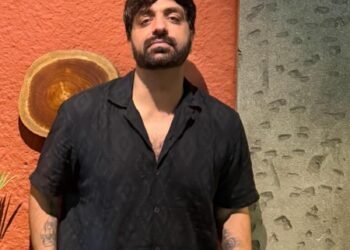 Akhil Sachdeva lauds Jagjit Singh for his absolute control over the audience while performing
