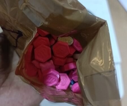 DRI seizes narcotic drugs valued at Rs 3.41 crore at Pune Railway station