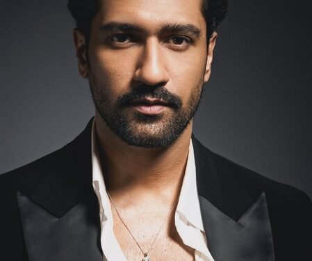 Vicky Kaushal, Katrina Kaif, Javed Akhtar, Sabana Azmi attend final rites of director Kuku Kohli
