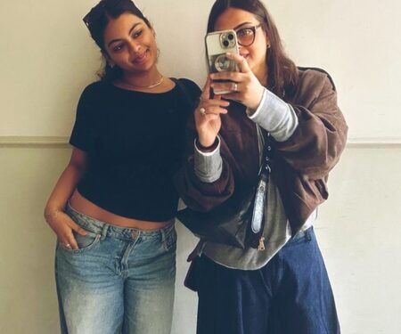 Shilpa Shirodkar learns to take selfies from daughter: She approves this