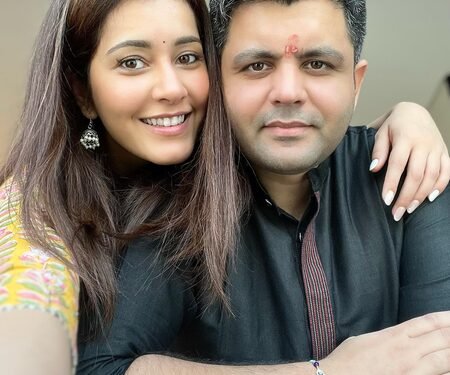 Raashi Khanna pens adorable note to brother on Raksha Bandhan