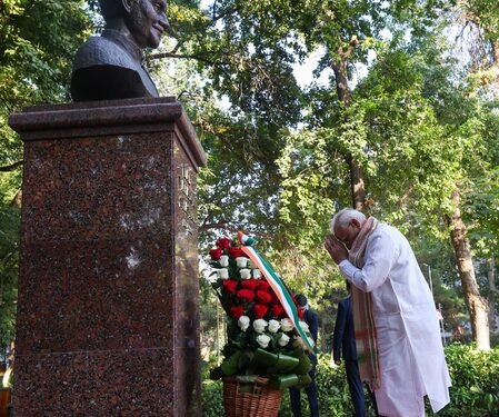 PM Modi pays homage to former PM Lal Bahadur Shastri in Tashkent