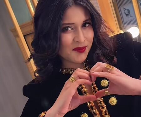Mannara Chopra gets body-shamed over dance video