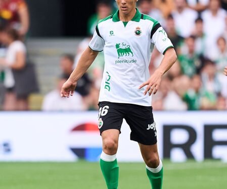 Real Madrid sign midfielder Martinez from Racing Santander