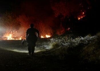 Firefighting helicopter crashes while battling wildfire in US Utah