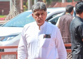 Manish Tewari urges governments to be more tolerant, journalists to be responsible