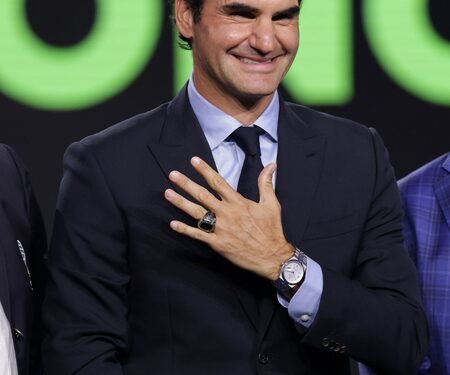 Federer receives Hall of Fame ring during special US Open return