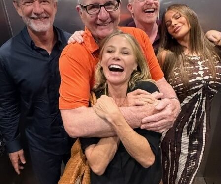 Julie Bowen shares glimpse of ‘Modern Family’ reunion, says ‘love my fake dad’ Ed O’Neill